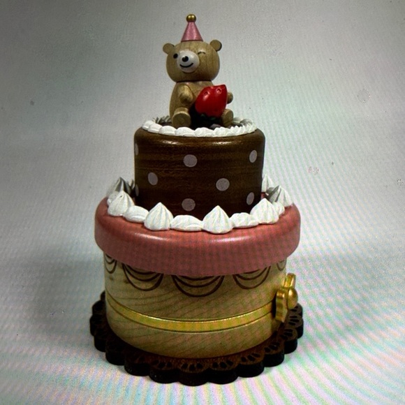 Bear Cake Musical Box Teddy Bear on a Srawberry w/Box NWT - Picture 4 of 7